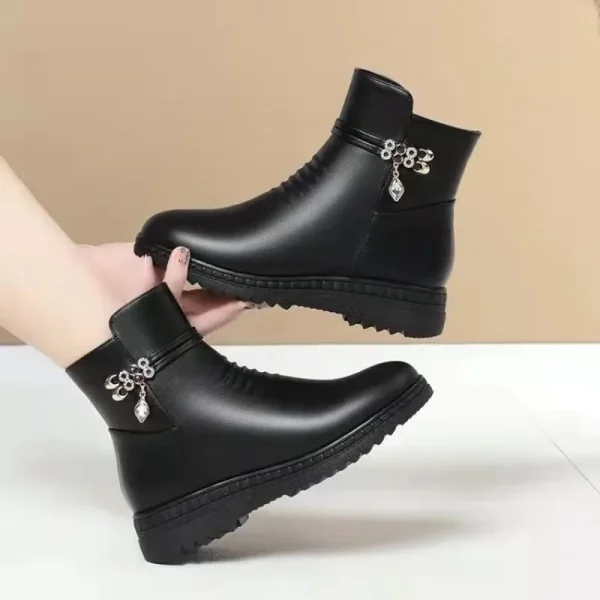 Winter Leather Women's Snow Boots with Thick Wool Lining for Comfort - Image 3