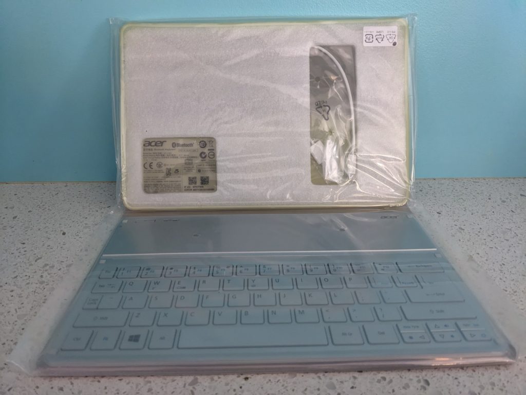 NEW ACER ICONIA W700 W700P CASE WITH KEYBOARD - Image 1